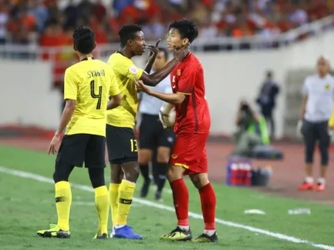 Văn Hậu đã 'bỏ túi quái vật' Malaysia như thế nào?