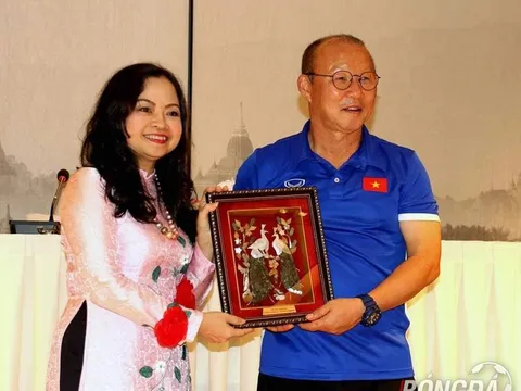 Đại sứ quán Việt Nam tại Myanmar thăm và động viên ĐT Việt Nam