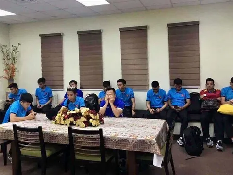 Bay chuyên cơ riêng, ĐT Việt Nam chưa được nhập cảnh ở Bacolod