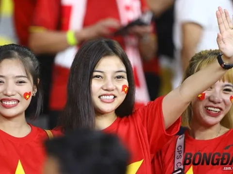 Mỹ nữ Việt khoe sắc trên khán đài Bukit Jalil: Nhớ camera Mỹ Đình