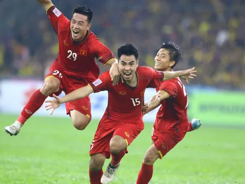 Văn Lâm xuất sắc giúp ĐT Việt Nam giành nửa vé vô địch
