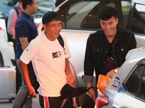 ĐT Việt Nam hội quân: Tiến Dũng lại "say nắng" bên Đức Chinh