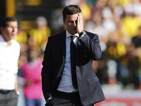 Pochettino che mặt xấu hổ sau thất bại lịch sử của Tottenham