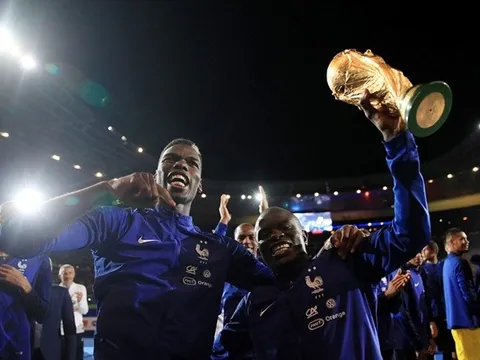 Kante ngại ngùng khi Messi bị chế giễu trong ngày vui tuyển Pháp