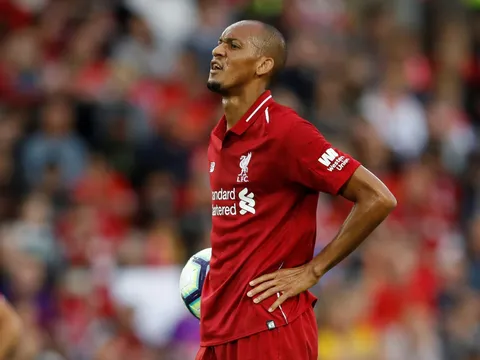 Còn chưa được ra sân, Fabinho đã được fan giúp tìm "người chia lửa"