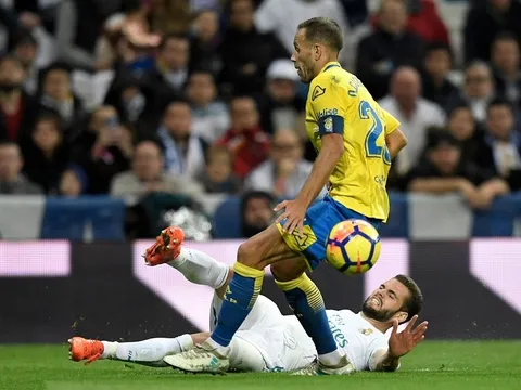 Ramos đổ máu, Real và Atletico cầm chân nhau không bàn thắng
