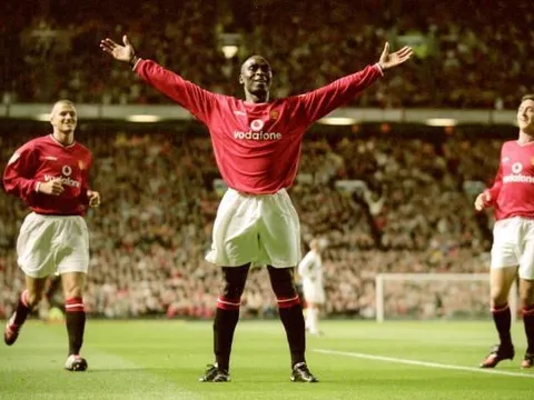 5 cầu thủ từng chơi cho Man United và Man City: Quy luật bất biến