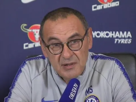 HLV Sarri "tung hỏa mù" trước thềm đại chiến với Liverpool