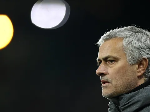 Fan Quỷ đỏ kêu gọi Sir Alex trở lại cứu Man Utd