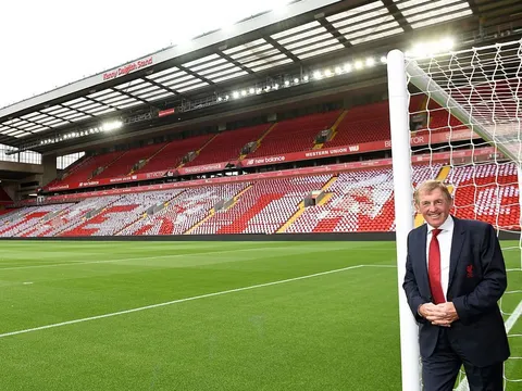 Kenny Dalglish được vinh danh tại Anfield