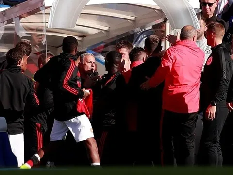 Mourinho họp báo sau trận: Về pha "nổi điên" và sai lầm của Pogba