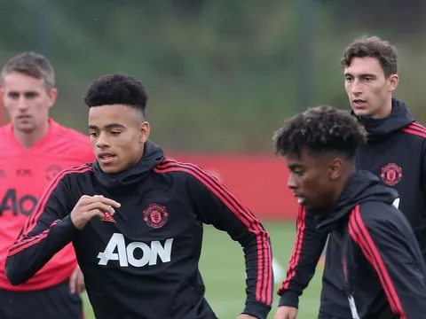 Đấu Valencia, cơ hội để Mourinho thử nghiệm hai "cánh chim lạ"