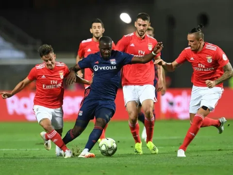 Từ France Football: Man Utd dự chi gần 100 triệu Euro cho "sao mai" Lyon