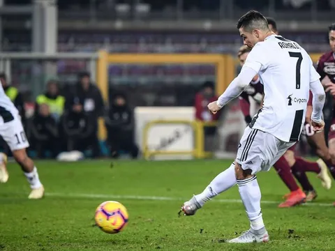 Max Allegri tiết lộ sự thật bất ngờ sau cú penalty của Ronaldo