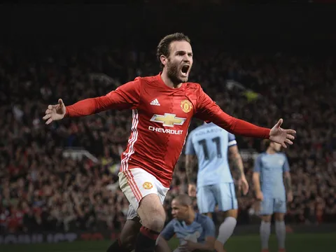 Juan Mata: "Người lái đò thầm lặng" đưa Man Utd qua cơn sóng dữ