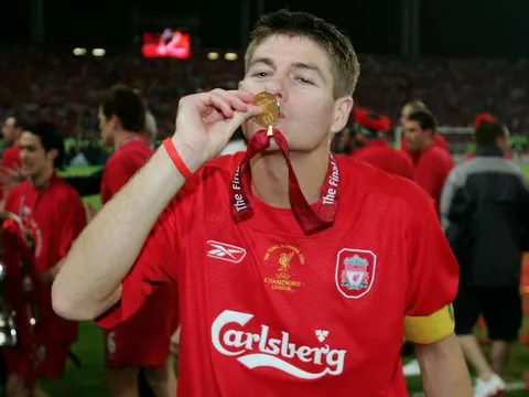 Steven Gerrard kể lại trải nghiệm khoác áo Manchester United