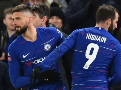 Giroud: "Higuain đến đây làm tương lai của tôi u ám"
