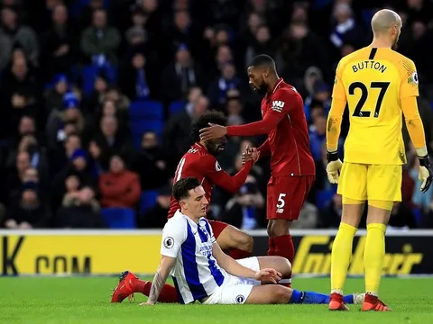 Van Dijk dự khán, Salah một tay giật lại 3 điểm cho Liverpool