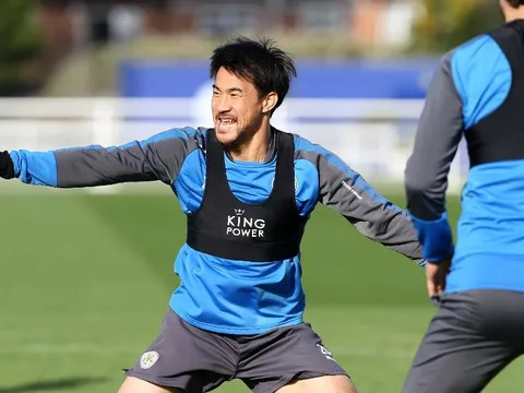 Dybala ném áo bít về phía Messi trong buổi tập của Argentina