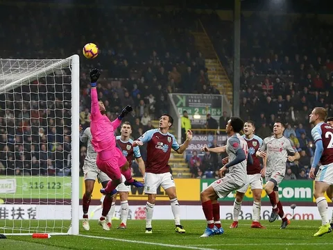 4 điểm nhấn Burnley 1-3 Liverpool: Phương án B tệ hại, công thủ toàn diện như Van Dijk