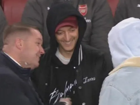 Ozil tiếp tục bị "trảm" trước Tottenham, Emery nói thẳng lý do đanh thép