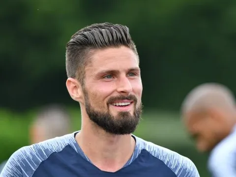 Tham gia bom tấn, Giroud hoá thân thành yêu tinh xanh