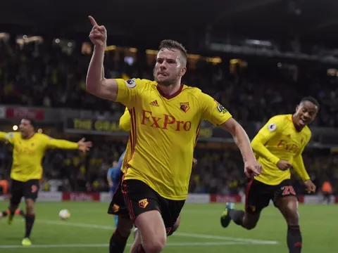 Cựu sao trẻ M.U tỏa sáng, Arsenal ngậm trái đắng phút bù giờ