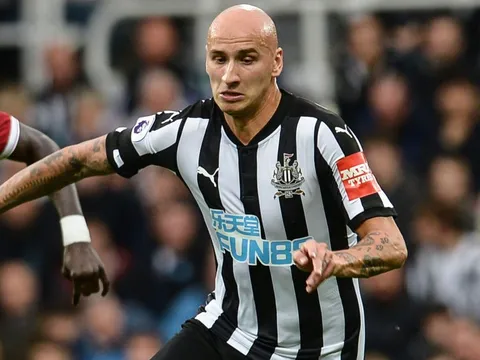 Chấm điểm Newcastle: Điểm sáng hàng thủ; 'Người cũ' khiến Liverpool ôm hận