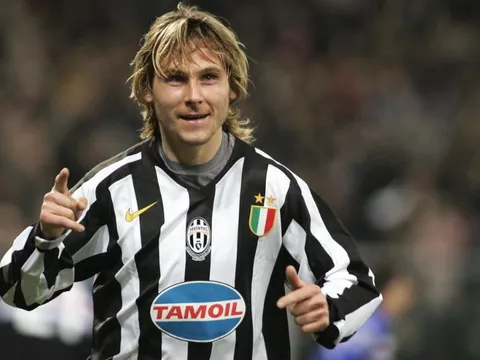 Bạn còn nhớ? Đội hình tiêu biểu UEFA 2003: Becks sát cánh Figo, Zidane, Nedved