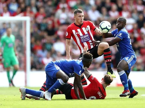 Giữa trời tuyết trắng, Ozil chăm chỉ mài dũa tuyệt kĩ
