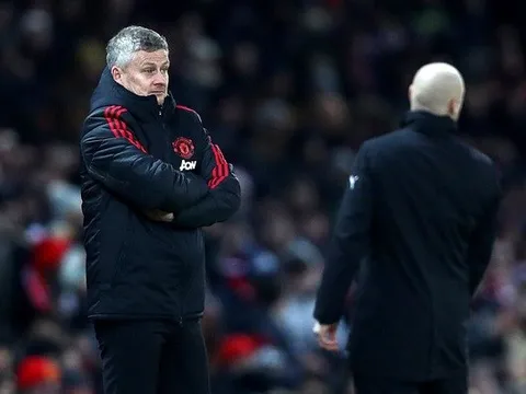 "Đó là một cái tát khiến Solskjaer tỉnh táo và biết mình đang ở đâu"