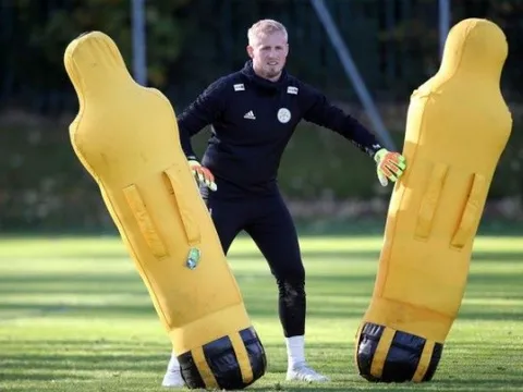Tiết lộ! Cầu thủ này đã cố gắng lao vào đám cháy trực thăng Leicester