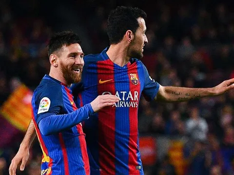 Hé lộ 4 từ Messi nói với Guardiola trong lần đầu tập luyện với Busquets