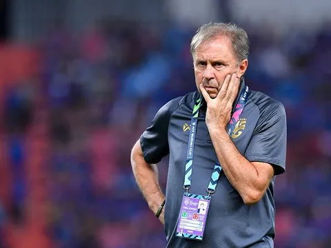 ĐT Thái Lan thảm bại: HLV Rajevac và cơn giãy giụa bất thành