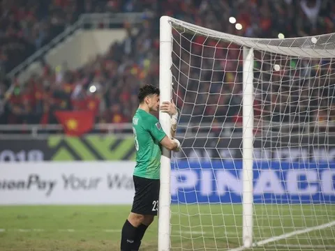 Vô địch AFF Cup, Văn Lâm có hành động đốn tim NHM Việt Nam