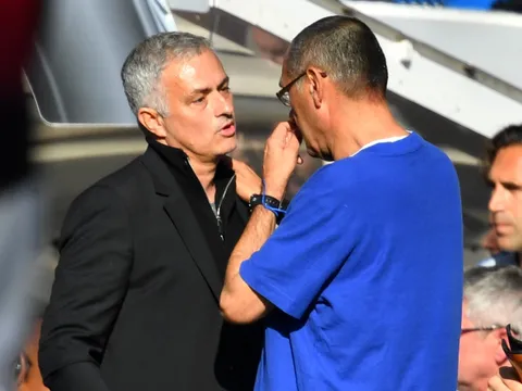 HLV Sarri đã nói điều này với Mourinho sau bàn thắng của Barkley