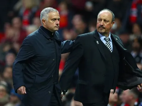 Bị FA sờ gáy, Man Utd sẽ dùng "lá chắn" Liverpool để cứu Mourinho