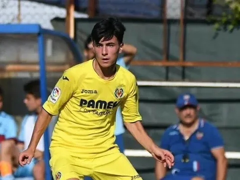 Cạnh tranh nảy lửa với Liverpool, Man Utd quyết săn thần đồng Villarreal