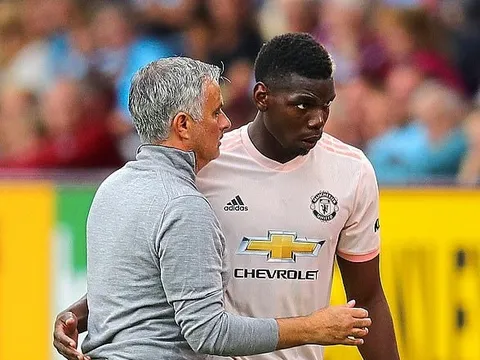Ai sẽ rời Man Utd trước - Pogba hay Mourinho?