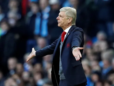 Alan Shearer: "Ông Wenger nên xin lỗi Sterling!"