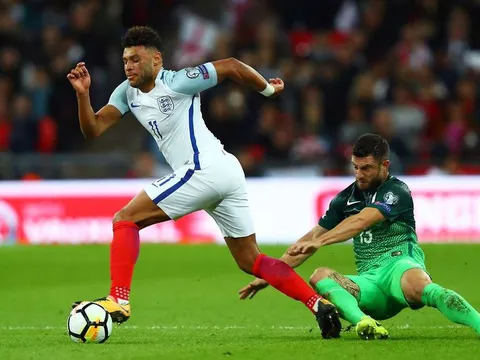 Alex Oxlade-Chamberlain chơi tệ thế nào trước Slovenia?