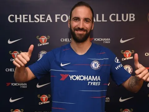 Higuain "gặp khó" ở AC Milan, Sarri nói gì?
