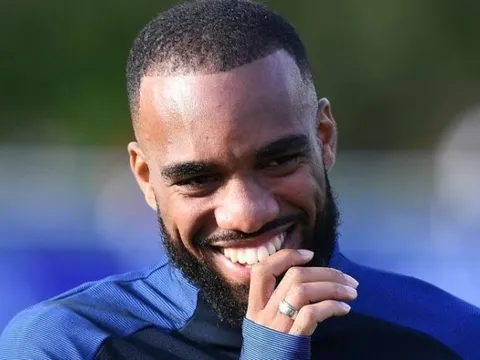 Alexandre Lacazette: Đã đến lúc bước ra ánh sáng