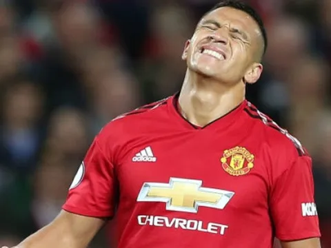 SỐC: Cổ động viên gửi 2 yêu cầu đến Mourinho về tương lai Sanchez