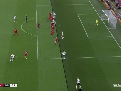 Alisson đã phá luật trước khi Salah ghi bàn mở tỷ số cho Liverpool?