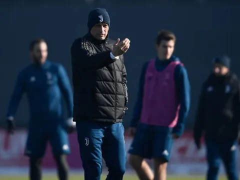 Allegri đứng ngồi không yên trước thềm đại chiến với Roma