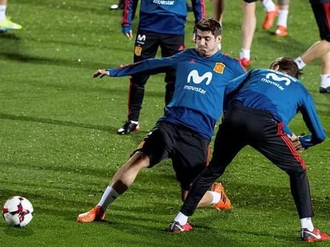 Alvaro Morata và De Gea 'chạm mặt' ở tuyển