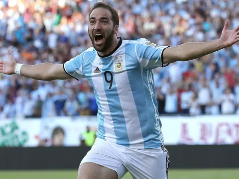 Higuain: Kẻ phá giải lời nguyền hay nạn nhân khác của số áo oan nghiệt