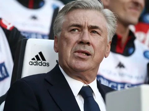 Ancelotti chê học trò, mắng trọng tài sau khi Napoli thua ngược Juventus