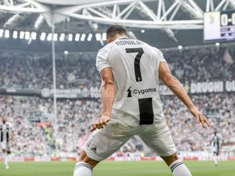 Mở tài khoản, Ronaldo nghẹn ngào ôm chặt lý do giúp mình bùng nổ